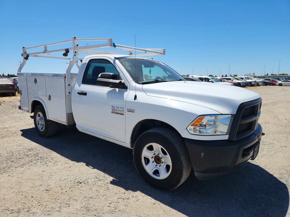 62854196 :رقم المزاد ، 3C7WR4AJ6JG356211 vin ، 2018 Ram 2500 مزاد بيع