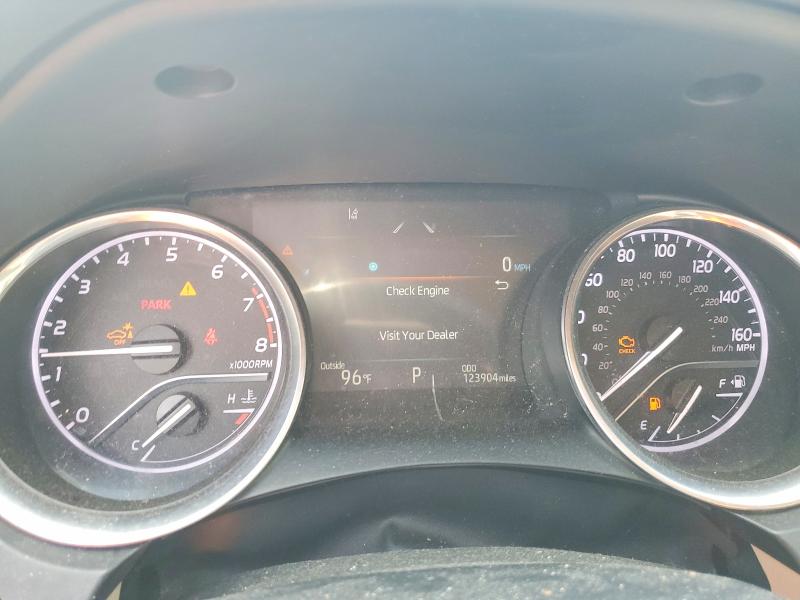 60249416 :رقم المزاد ، 4T1B11HK0JU538835 vin ، 2018 Toyota Camry مزاد بيع