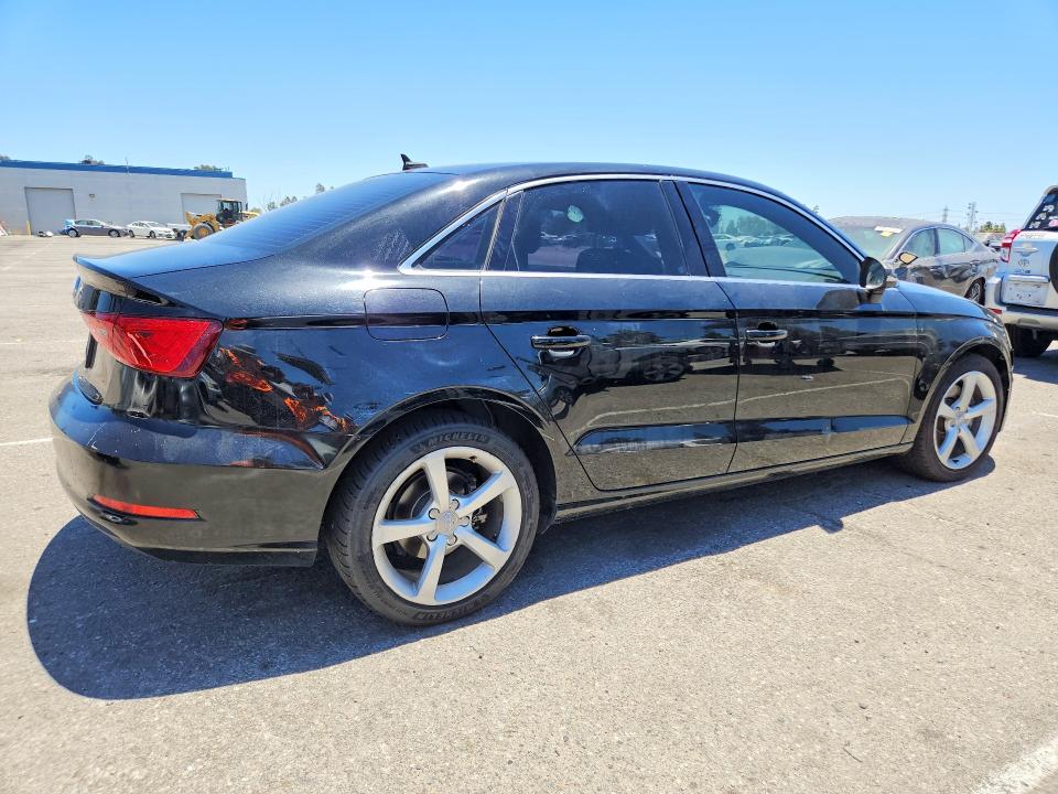 60144086 :رقم المزاد ، WAUACGFF3F1014667 vin ، 2015 Audi A3 مزاد بيع