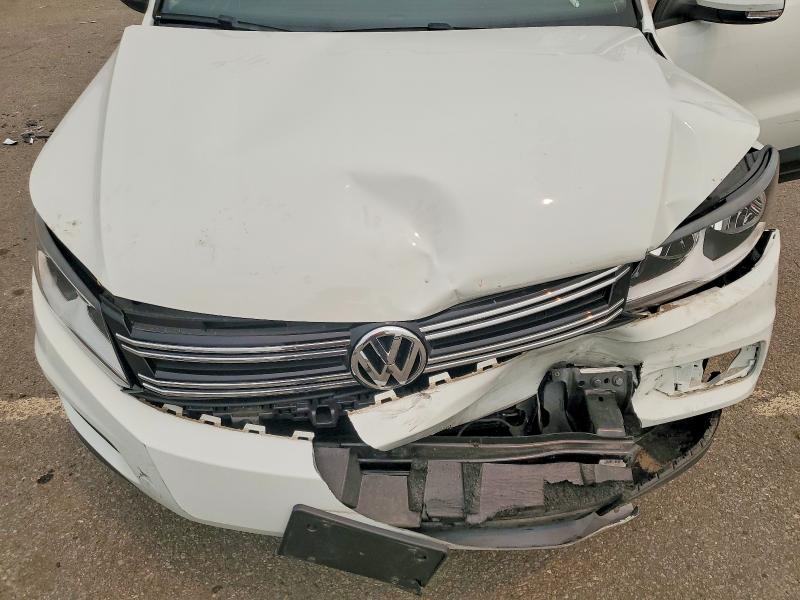 61088646 :رقم المزاد ، WVGBV7AX5HK043727 vin ، 2017 Volkswagen Tiguan مزاد بيع