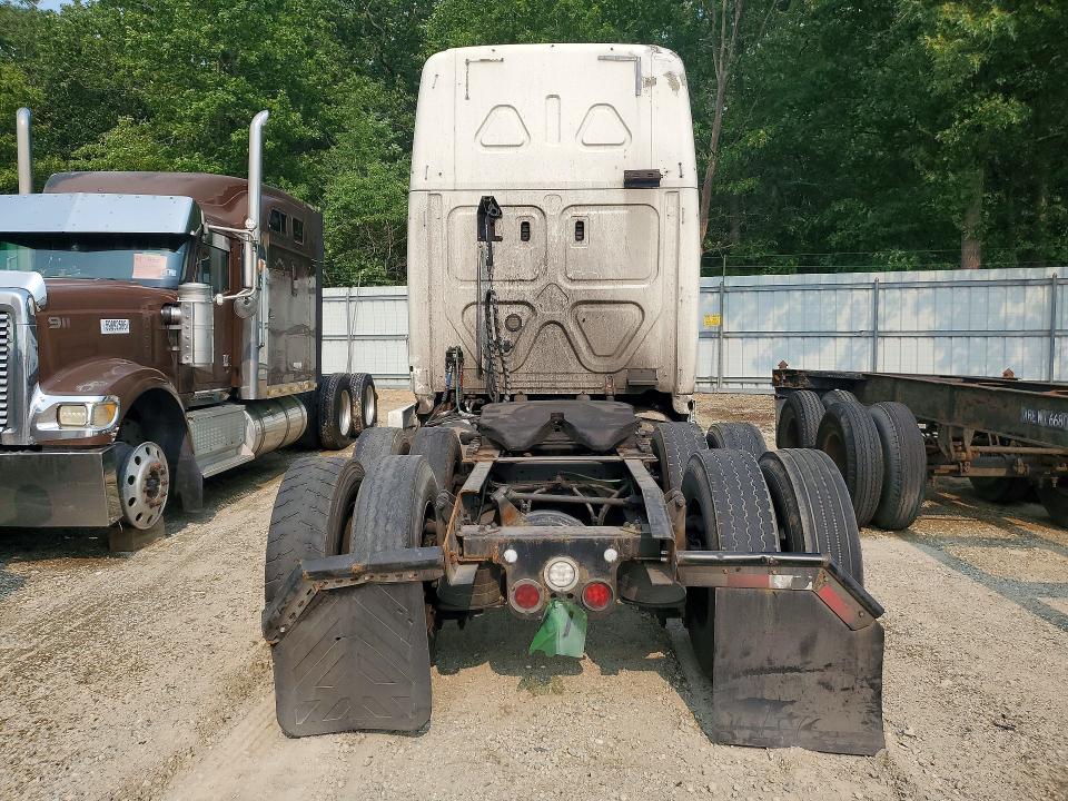 Продажа на аукционе авто 2018 Freightliner Cascadia 126, vin: 3AKJHHDR5JSJR0332, номер лота: 60575056