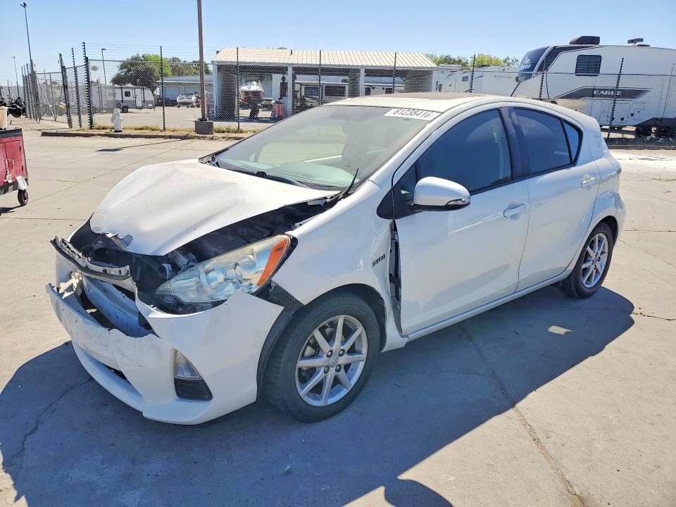 61238416 :رقم المزاد ، JTDKDTB38D1052160 vin ، 2013 Toyota Prius C مزاد بيع