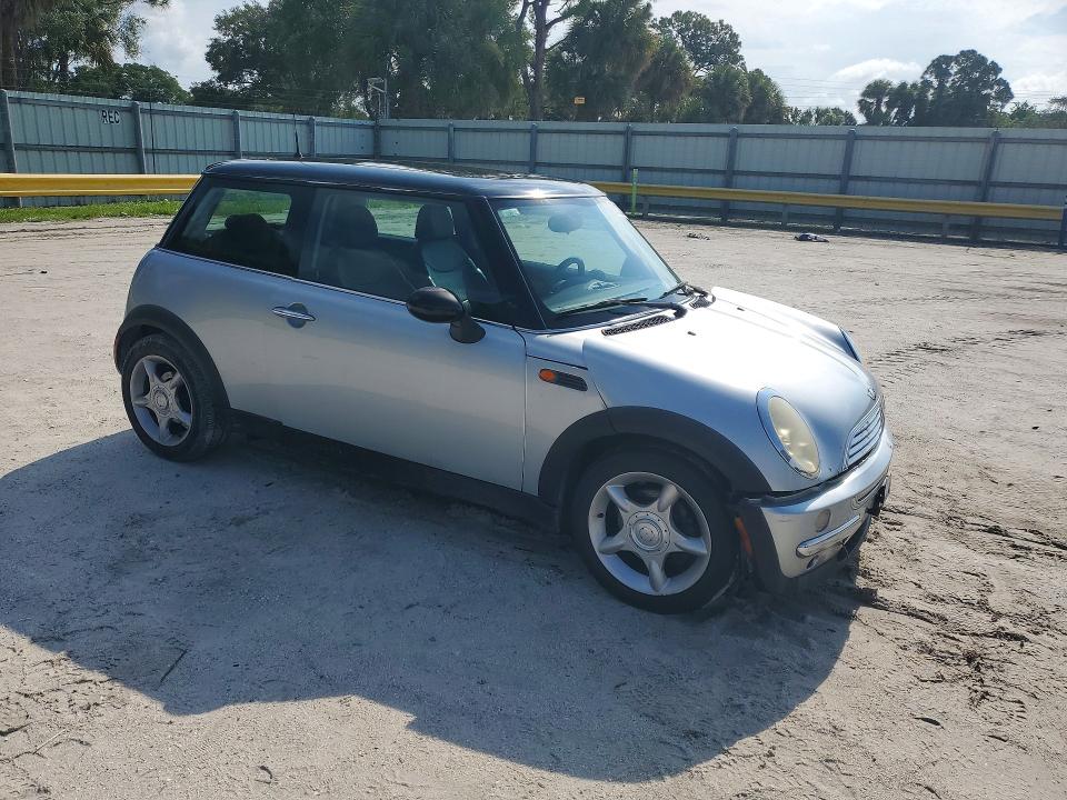 63128886 :رقم المزاد ، WMWRC334X2TC37790 vin ، 2002 Mini Cooper مزاد بيع