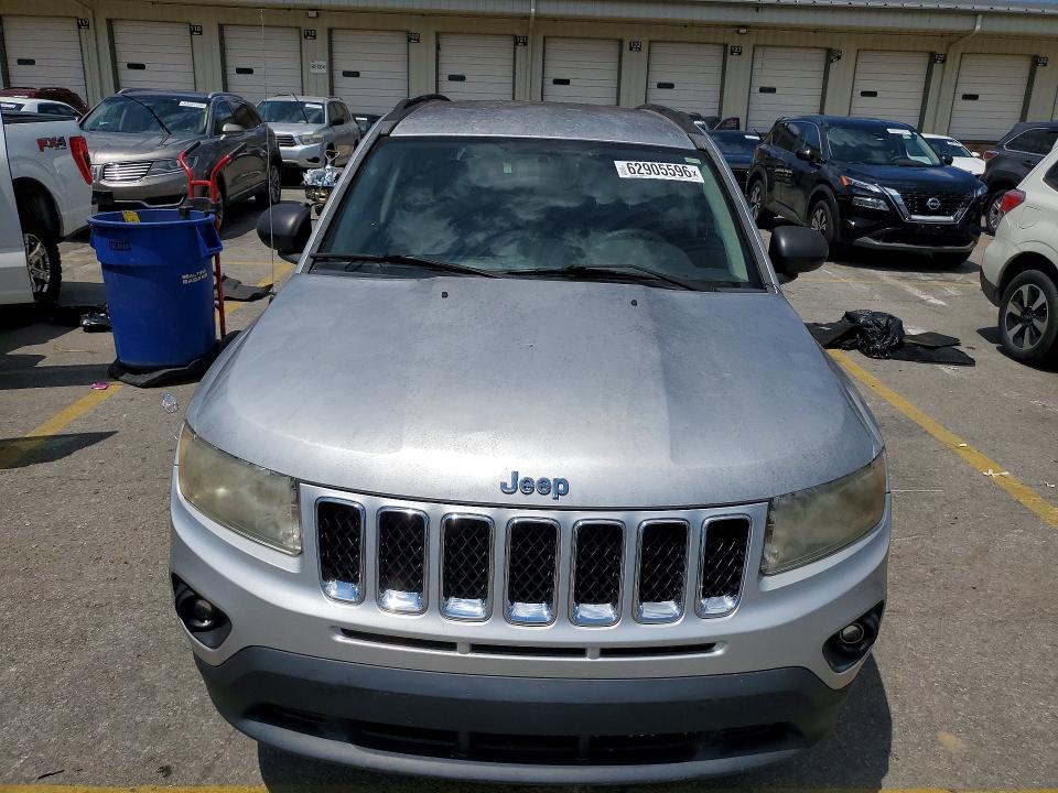 62905596 :رقم المزاد ، 1J4NF1FB8BD219037 vin ، 2011 Jeep Compass مزاد بيع