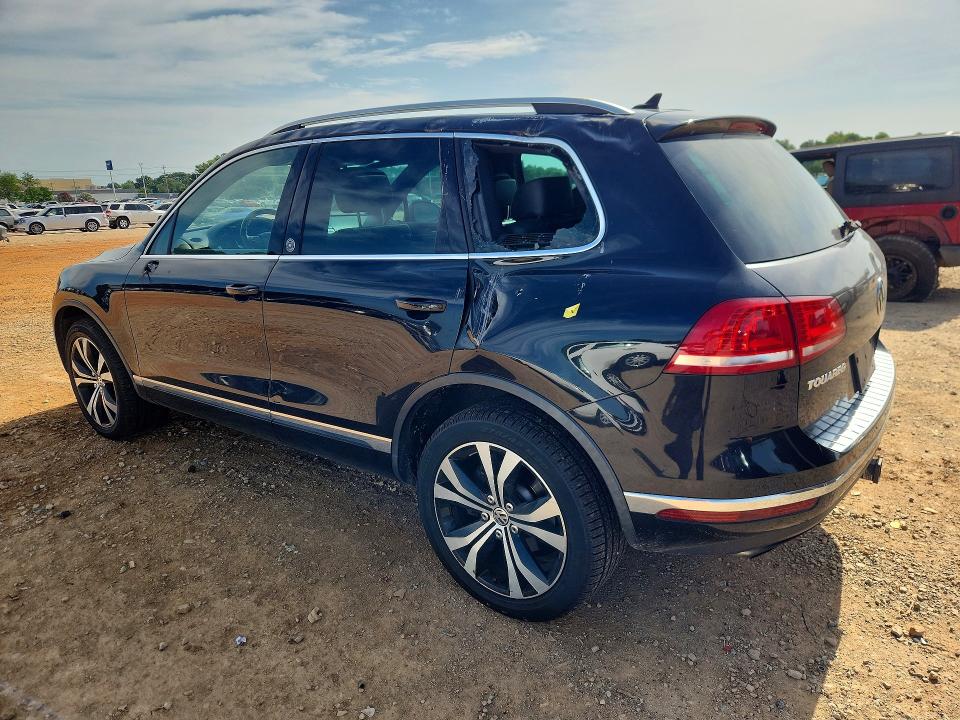 61713686 :رقم المزاد ، WVGRF7BP8HD004466 vin ، 2017 Volkswagen Tiguan مزاد بيع