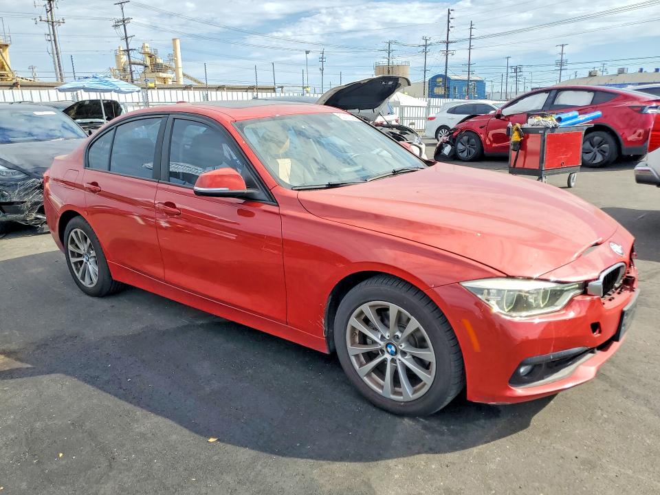 62111186 :رقم المزاد ، WBA8E5G52JNV02562 vin ، 2018 Bmw 320 مزاد بيع