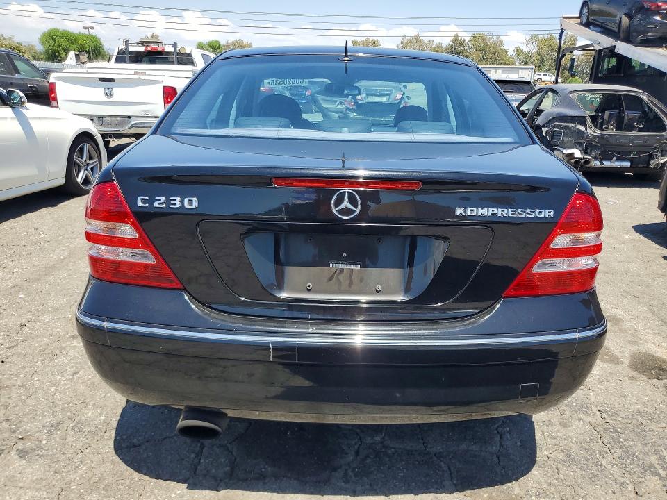 60620536 :رقم المزاد ، WDBRF40J05F713926 vin ، 2005 Mercedes-benz C مزاد بيع
