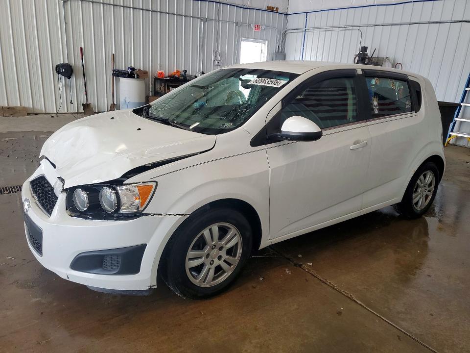 60963506 :رقم المزاد ، 1G1JC6SH4F4196116 vin ، 2015 Chevrolet Sonic مزاد بيع