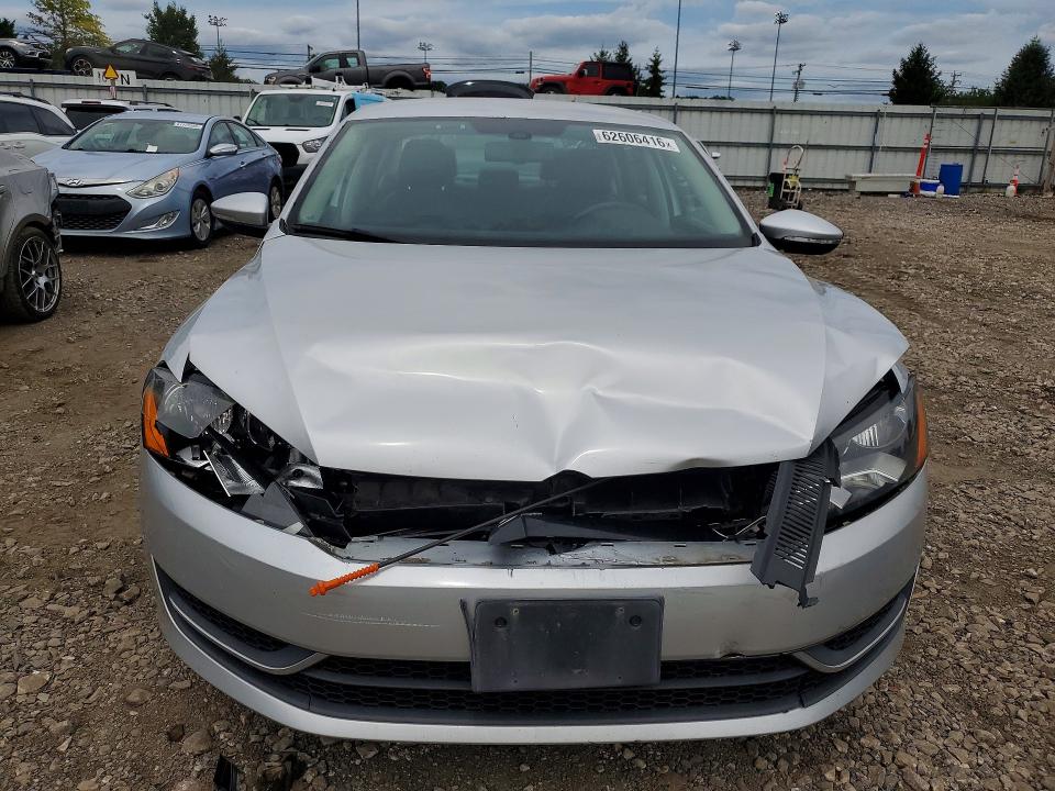 62606416 :رقم المزاد ، 1VWBP7A38CC043653 vin ، 2012 Volkswagen Passat مزاد بيع