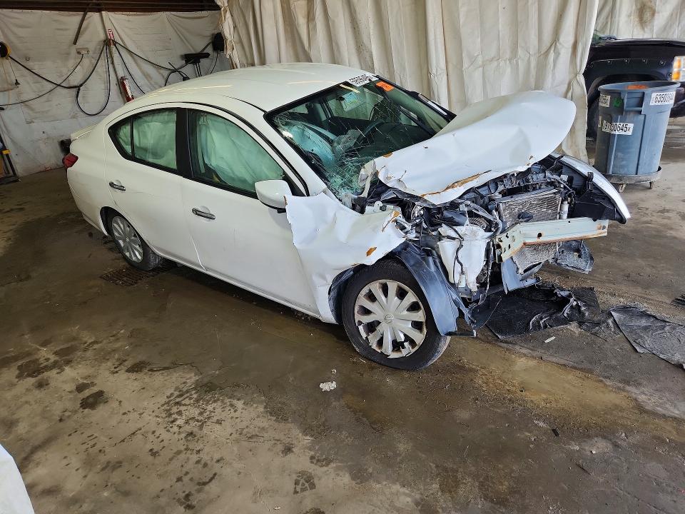 59596496 :رقم المزاد ، 3N1CN7AP0JL831945 vin ، 2018 Nissan Versa مزاد بيع