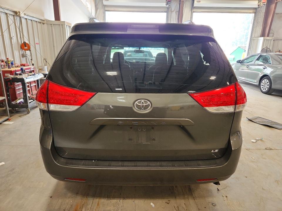 61056736 :رقم المزاد ، 5TDKK3DC2DS307231 vin ، 2013 Toyota Sienna مزاد بيع