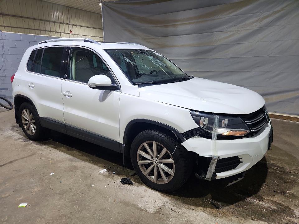61937986 :رقم المزاد ، WVGSV7AX0HK012479 vin ، 2017 Volkswagen Tiguan مزاد بيع