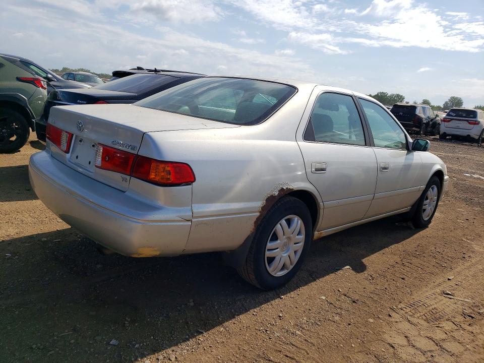 61565296 :رقم المزاد ، 4T1BF22K41U962972 vin ، 2001 Toyota Camry مزاد بيع