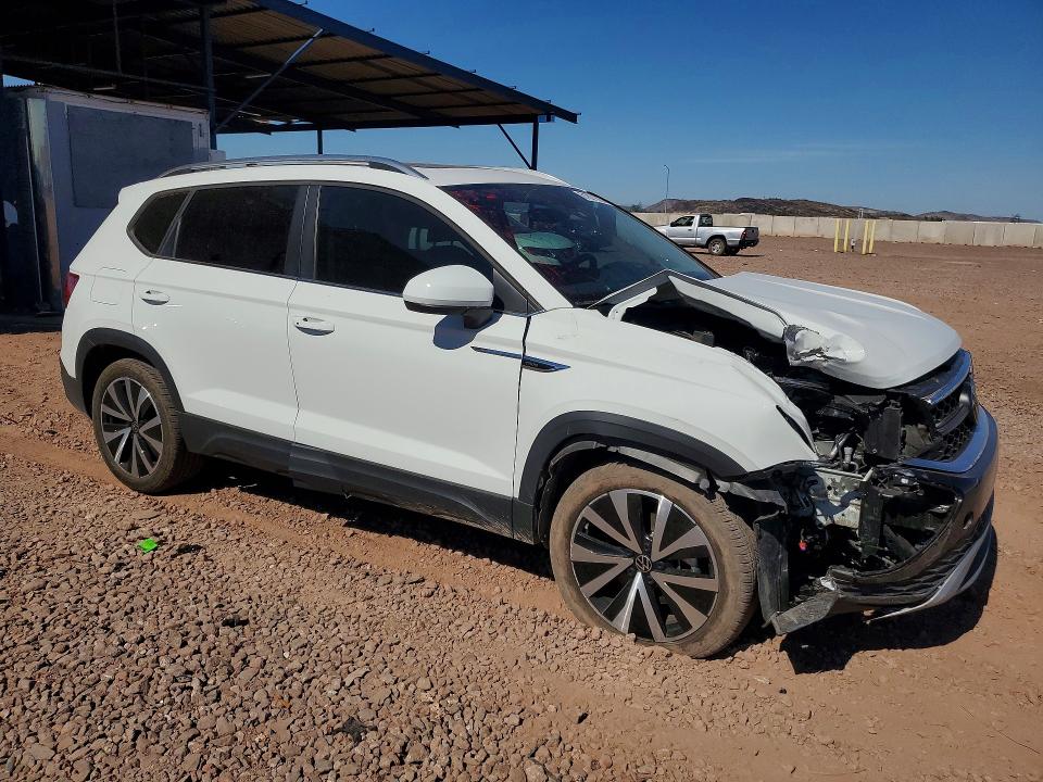 61821996 :رقم المزاد ، 3VVEX7B24RM093626 vin ، 2024 Volkswagen Taos مزاد بيع