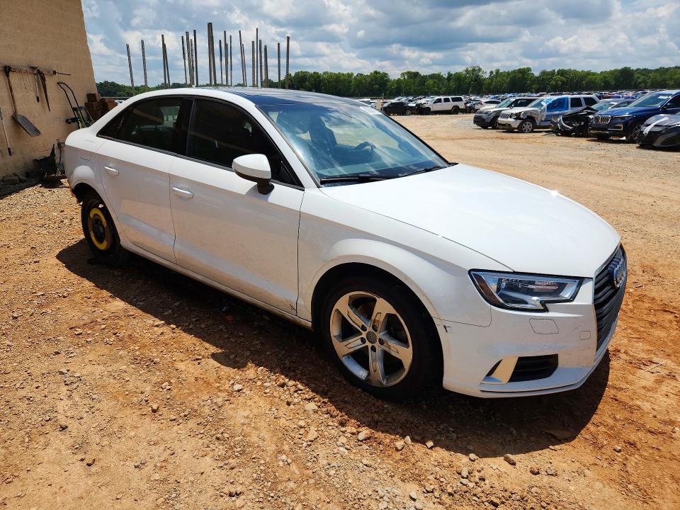 2017 Audi A3 მანქანა იყიდება აუქციონზე, vin: WAUAUGFFXH1052638, აუქციონის ნომერი: 60801196