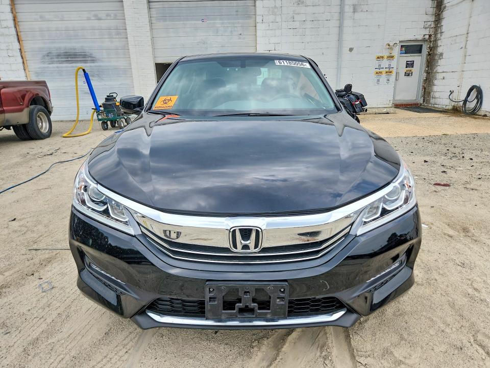 Продаж на аукціоні авто 2016 Honda Accord, vin: 1HGCR3F84GA019383, номер лоту: 61185056