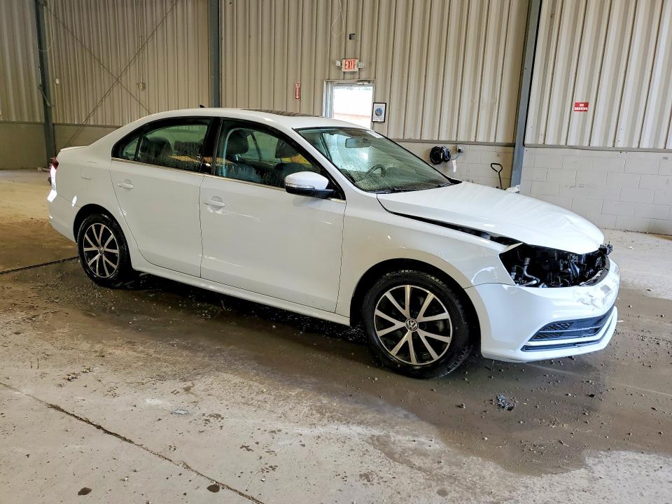 61507076 :رقم المزاد ، 3VWDB7AJ0HM268015 vin ، 2017 Volkswagen Jetta مزاد بيع