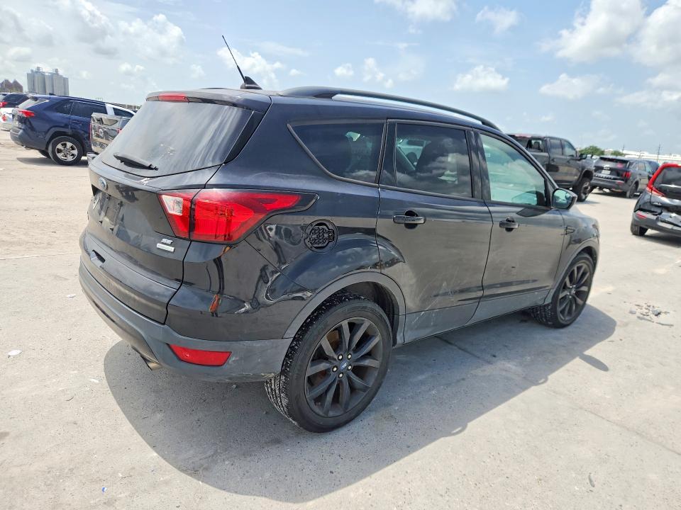 60823166 :رقم المزاد ، 1FMCU0GD8KUB07279 vin ، 2019 Ford Escape مزاد بيع