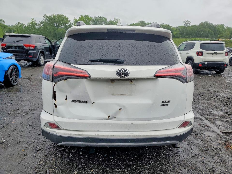 2018 Toyota Rav4 მანქანა იყიდება აუქციონზე, vin: 2T3RFREV8JW803277, აუქციონის ნომერი: 62668436