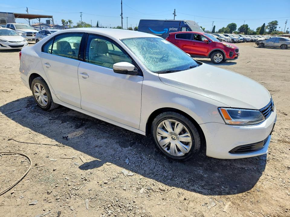 61735636 :رقم المزاد ، 3VWDP7AJ5DM450823 vin ، 2013 Volkswagen Jetta مزاد بيع