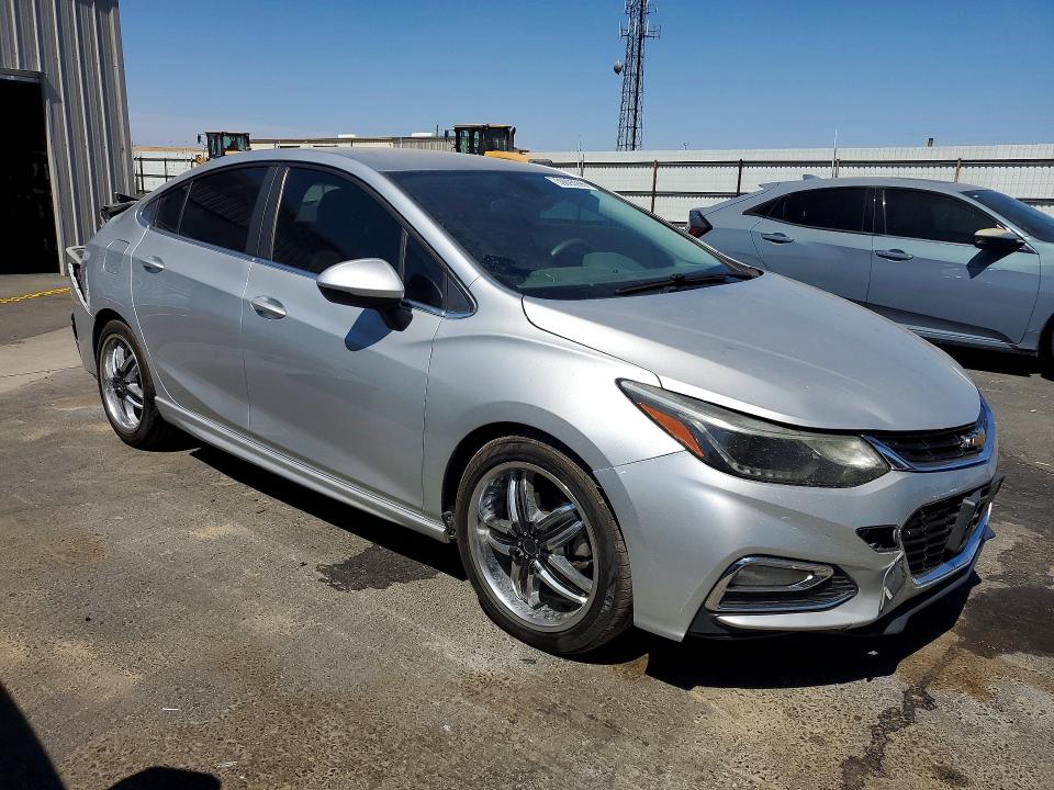 59895996 :رقم المزاد ، 1G1BE5SM3H7131877 vin ، 2017 Chevrolet Cruze مزاد بيع
