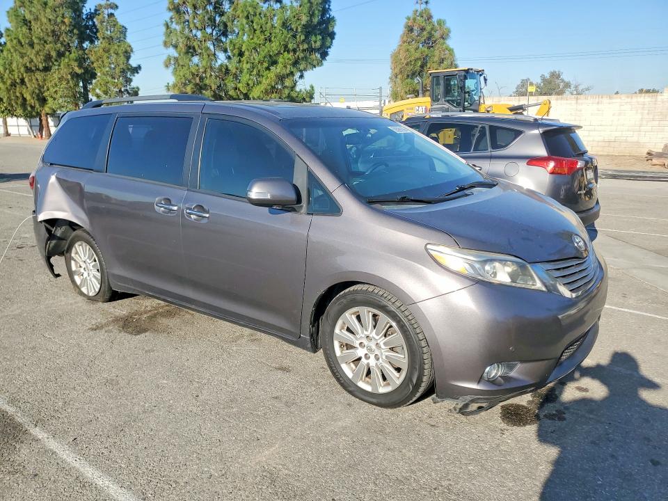 59399136 :رقم المزاد ، 5TDYK3DC5FS682396 vin ، 2015 Toyota Sienna مزاد بيع