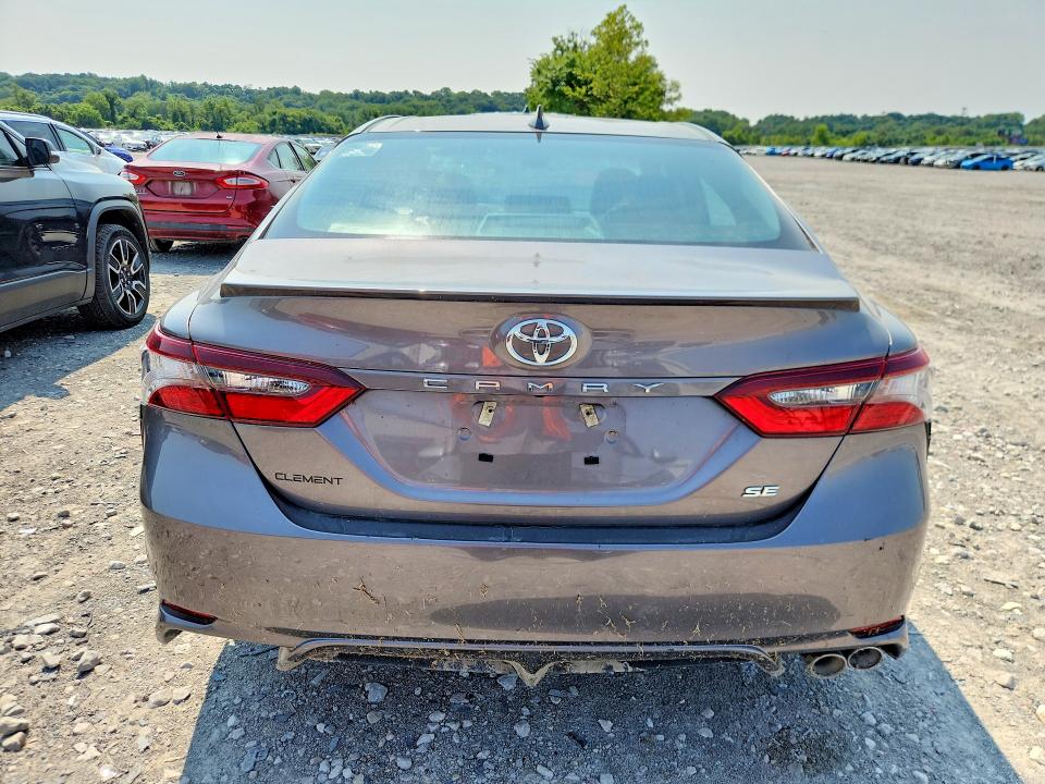 62897046 :رقم المزاد ، 4T1G11AK7NU663238 vin ، 2022 Toyota Camry مزاد بيع