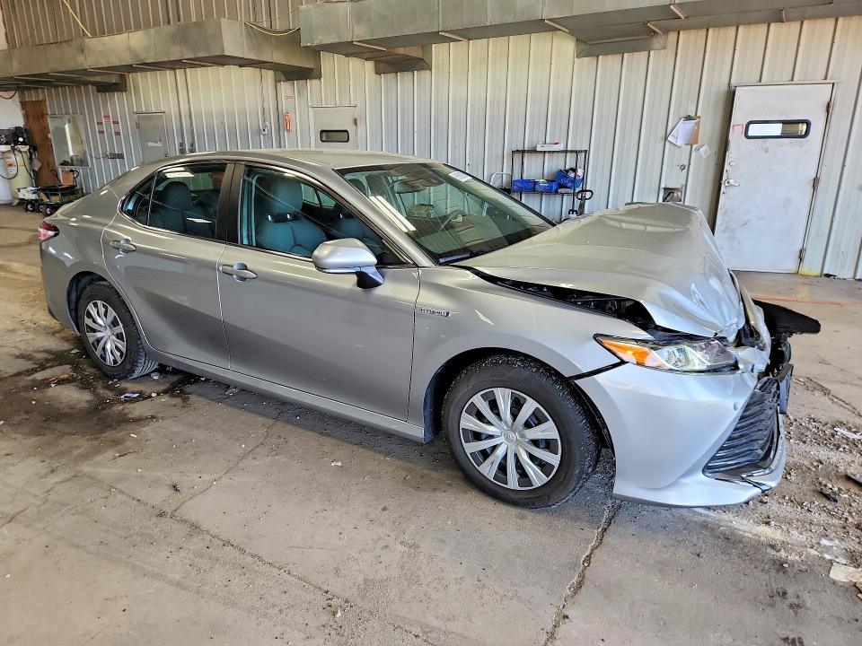 61569236 :رقم المزاد ، 4T1B31HK7KU511689 vin ، 2019 Toyota Camry مزاد بيع