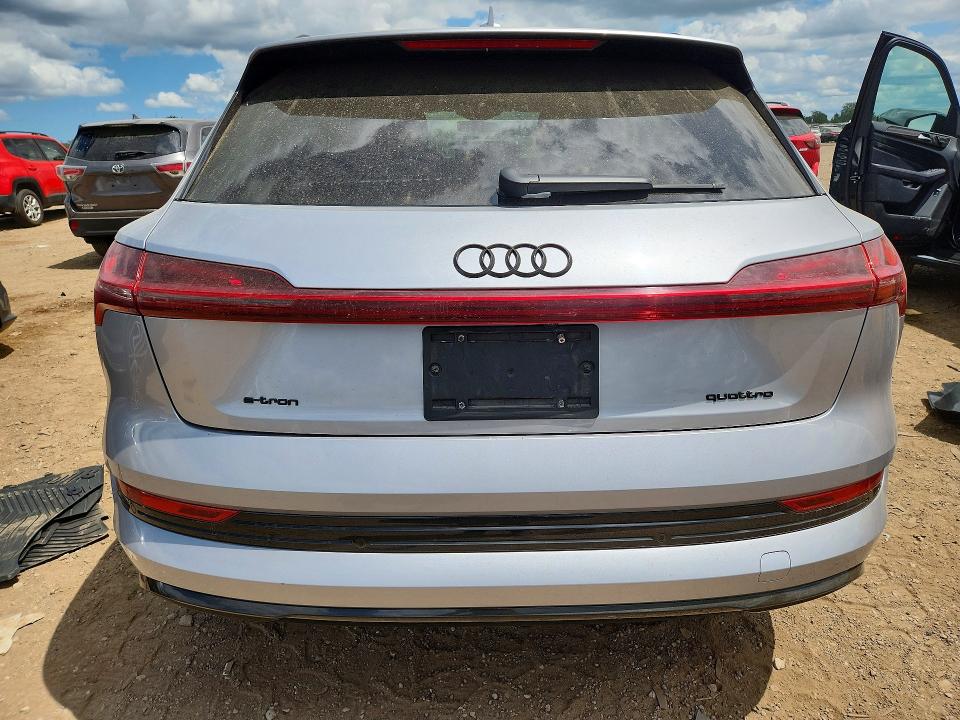 62035866 :رقم المزاد ، WA1AAAGE8NB047453 vin ، 2022 Audi E-tron مزاد بيع