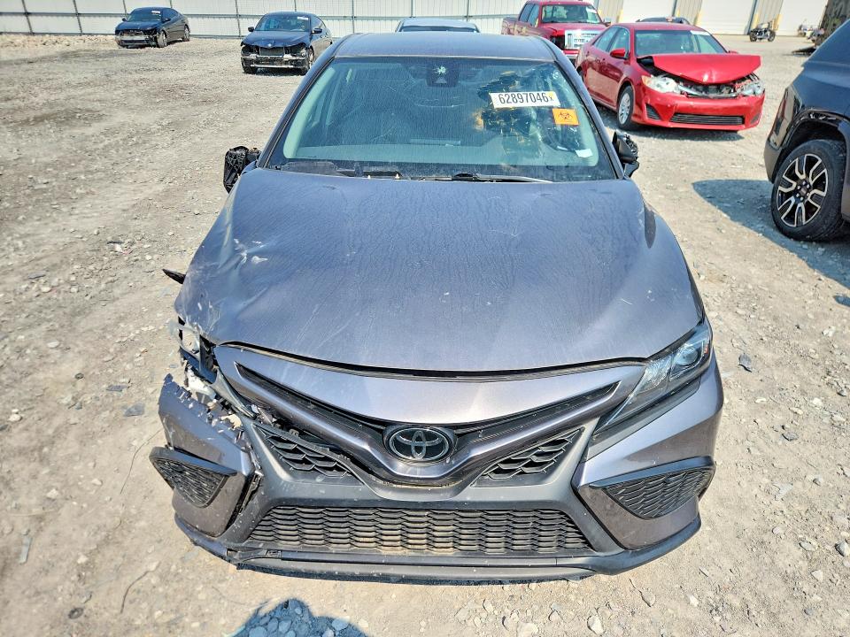 62897046 :رقم المزاد ، 4T1G11AK7NU663238 vin ، 2022 Toyota Camry مزاد بيع
