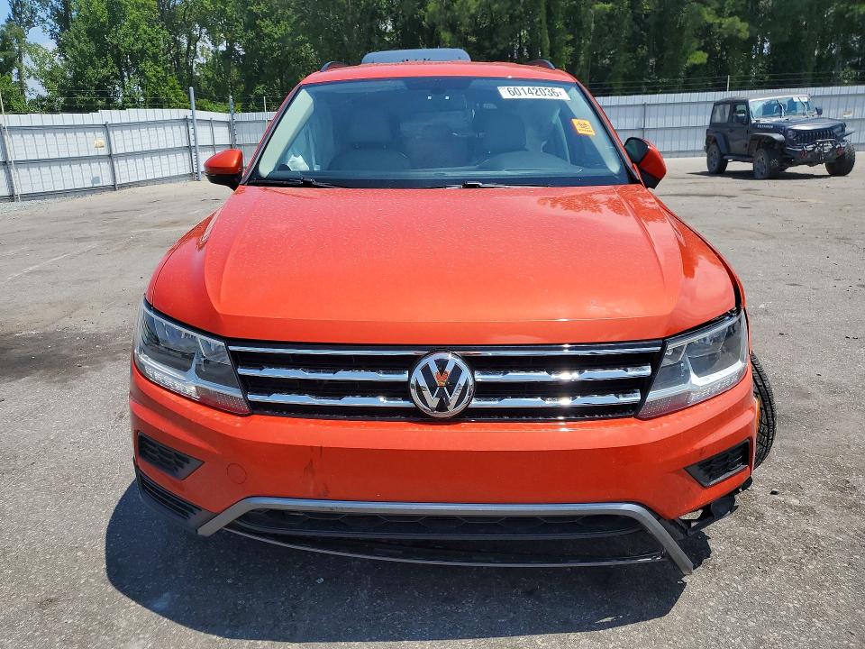 60142036 :رقم المزاد ، 3VV3B7AX9JM089093 vin ، 2018 Volkswagen Tiguan مزاد بيع
