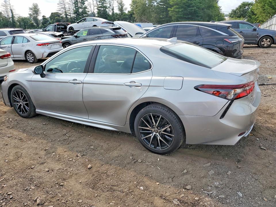 62956486 :رقم المزاد ، 4T1G11AKXNU627723 vin ، 2022 Toyota Camry مزاد بيع