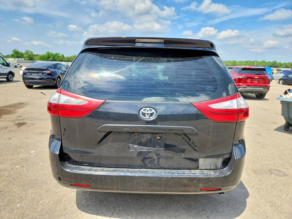 60670576 :رقم المزاد ، 5TDZZ3DC7HS836738 vin ، 2017 Toyota Sienna مزاد بيع