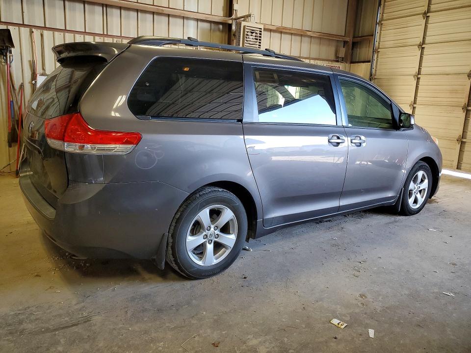 2014 Toyota Sienna მანქანა იყიდება აუქციონზე, vin: 5TDKK3DCXES484028, აუქციონის ნომერი: 62810316