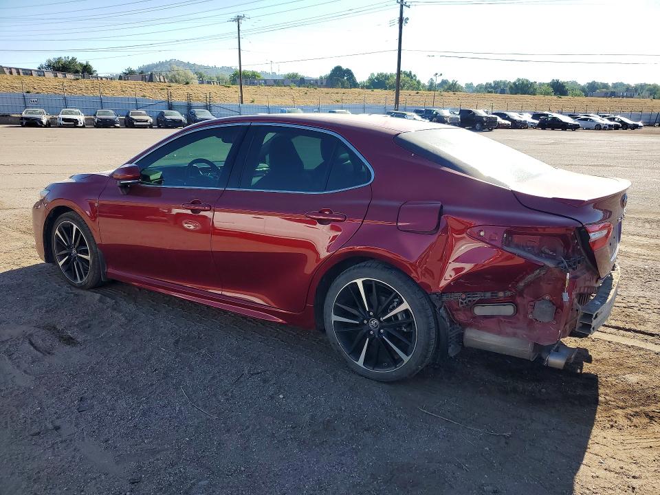 61619646 :رقم المزاد ، 4T1B61HK3JU630152 vin ، 2018 Toyota Camry مزاد بيع