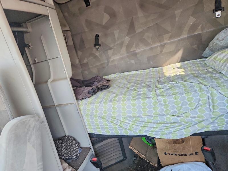61784106 :رقم المزاد ، 4V4NC9EH98N261923 vin ، 2008 Volvo Vn مزاد بيع