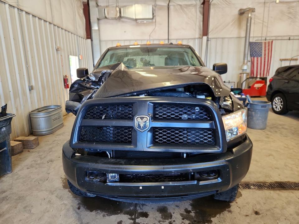 63070936 :رقم المزاد ، 3C6UR5CL2HG644852 vin ، 2017 Ram 2500 مزاد بيع