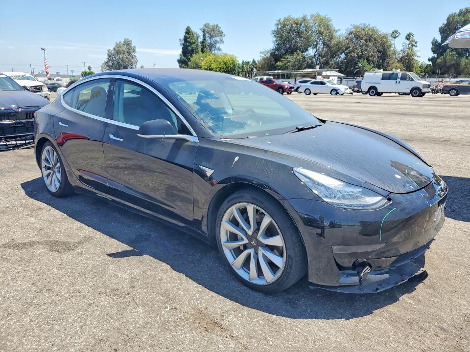 Продажа на аукционе авто 2018 Tesla Model 3, vin: 5YJ3E1EA0JF033962, номер лота: 62145036