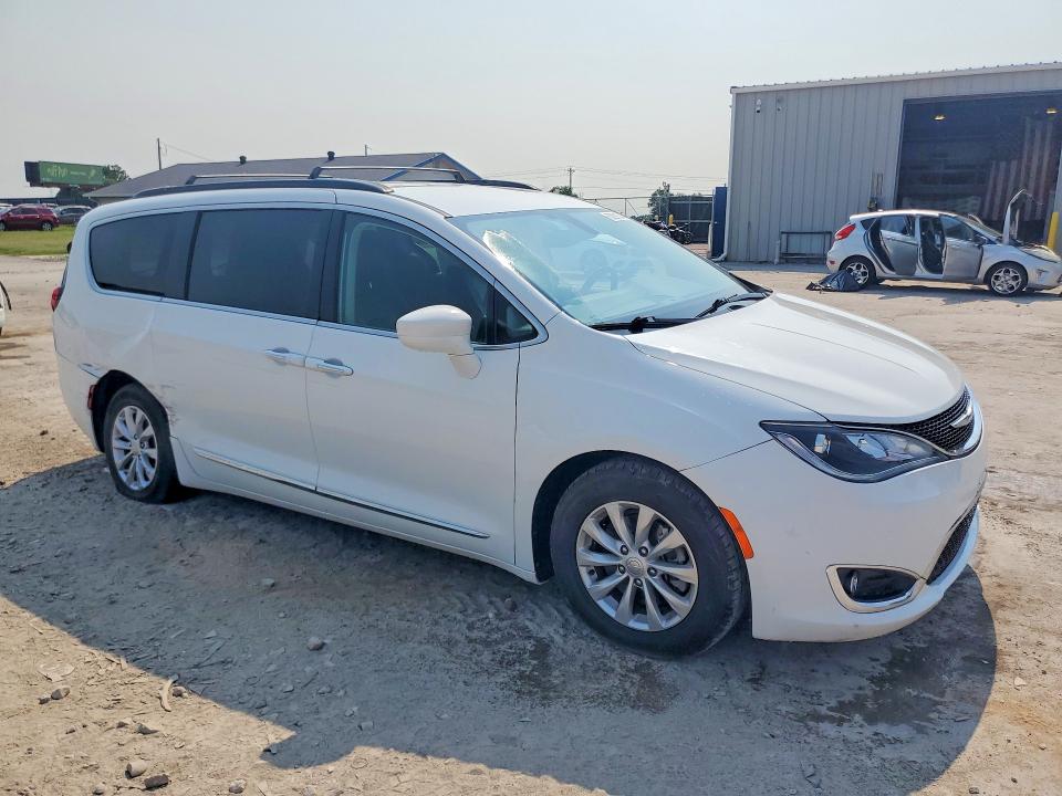 62591346 :رقم المزاد ، 2C4RC1BG0HR683169 vin ، 2017 Chrysler Pacifica مزاد بيع
