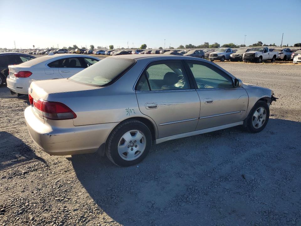 2001 Honda Accord მანქანა იყიდება აუქციონზე, vin: 1HGCG16541A008892, აუქციონის ნომერი: 61584706