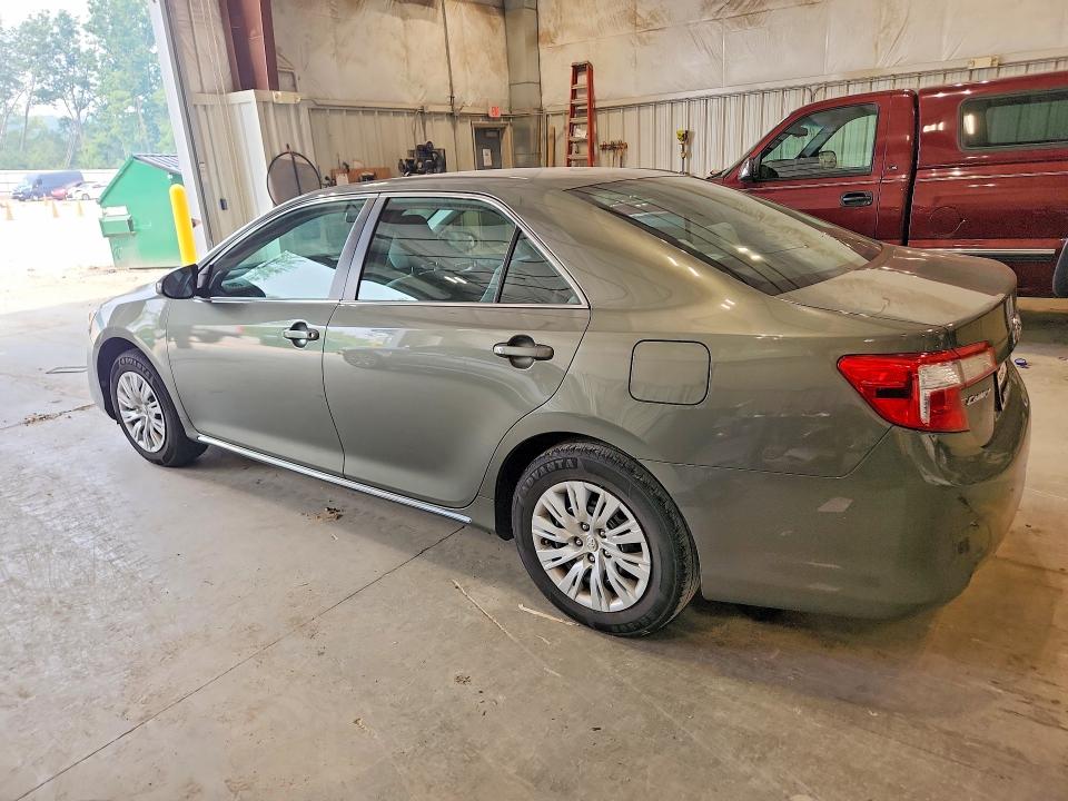 60674616 :رقم المزاد ، 4T4BF1FK6ER385782 vin ، 2014 Toyota Camry مزاد بيع