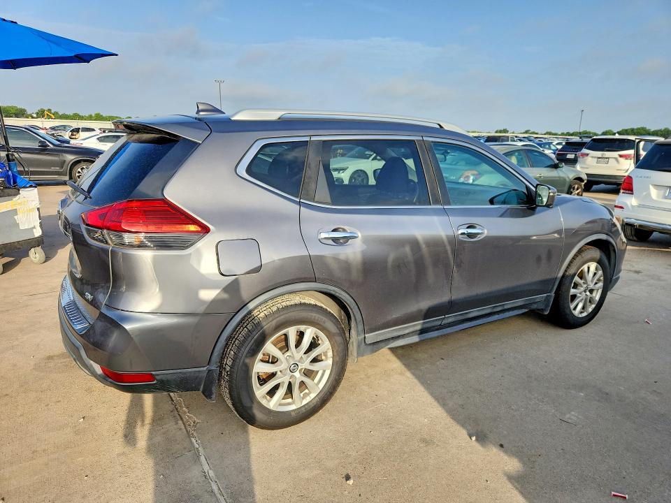 2017 Nissan Rogue მანქანა იყიდება აუქციონზე, vin: 5N1AT2MT1HC764425, აუქციონის ნომერი: 61089646