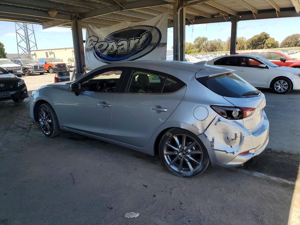 62869886 :رقم المزاد ، 3MZBN1M30JM166535 vin ، 2018 Mazda 3 مزاد بيع