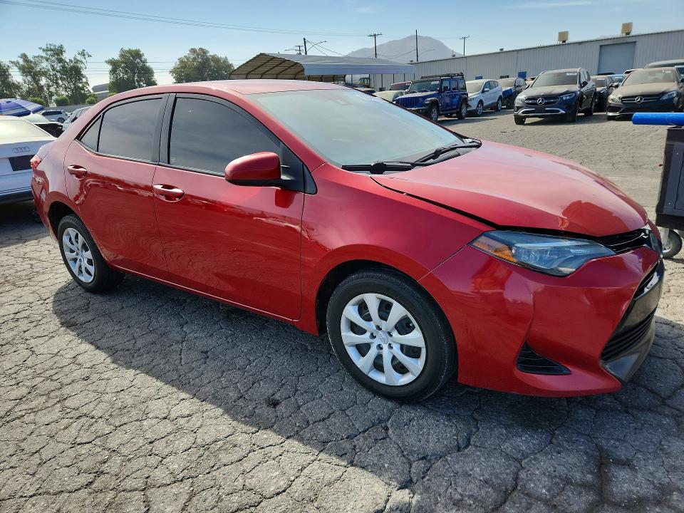 62846296 :رقم المزاد ، 2T1BURHE0JC984808 vin ، 2018 Toyota Corolla مزاد بيع