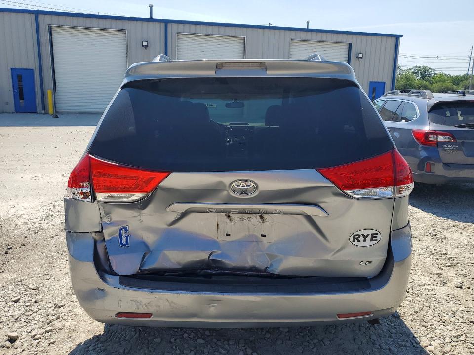 60839266 :رقم المزاد ، 5TDKK3DC0BS138808 vin ، 2011 Toyota Sienna مزاد بيع