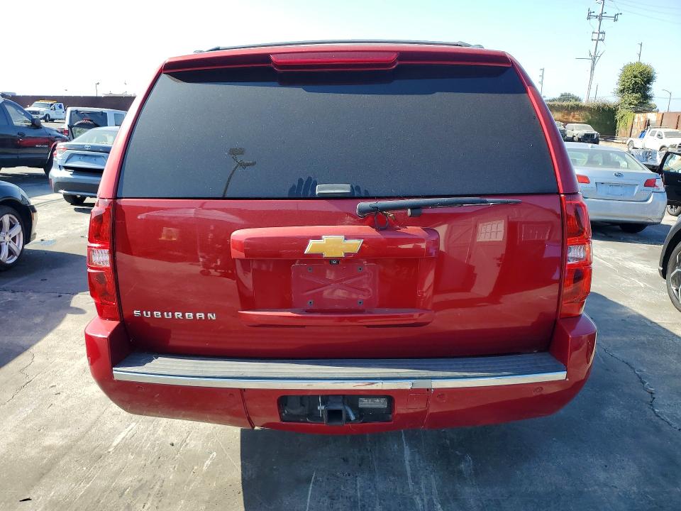 62761586 :رقم المزاد ، 1GNSKKE71ER113650 vin ، 2014 Chevrolet Suburban مزاد بيع