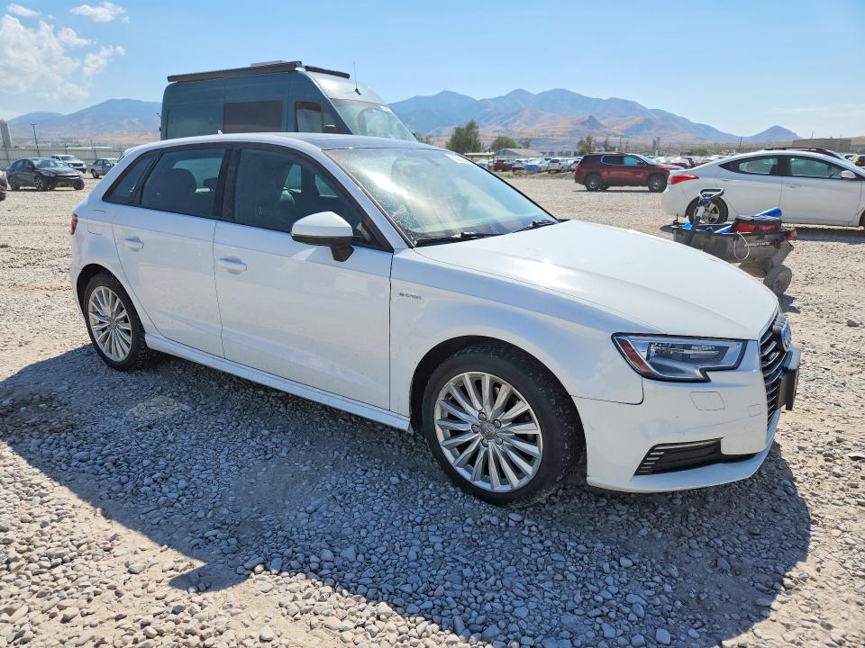 62034956 :رقم المزاد ، WAUUPBFF0HA044717 vin ، 2017 Audi A3 مزاد بيع