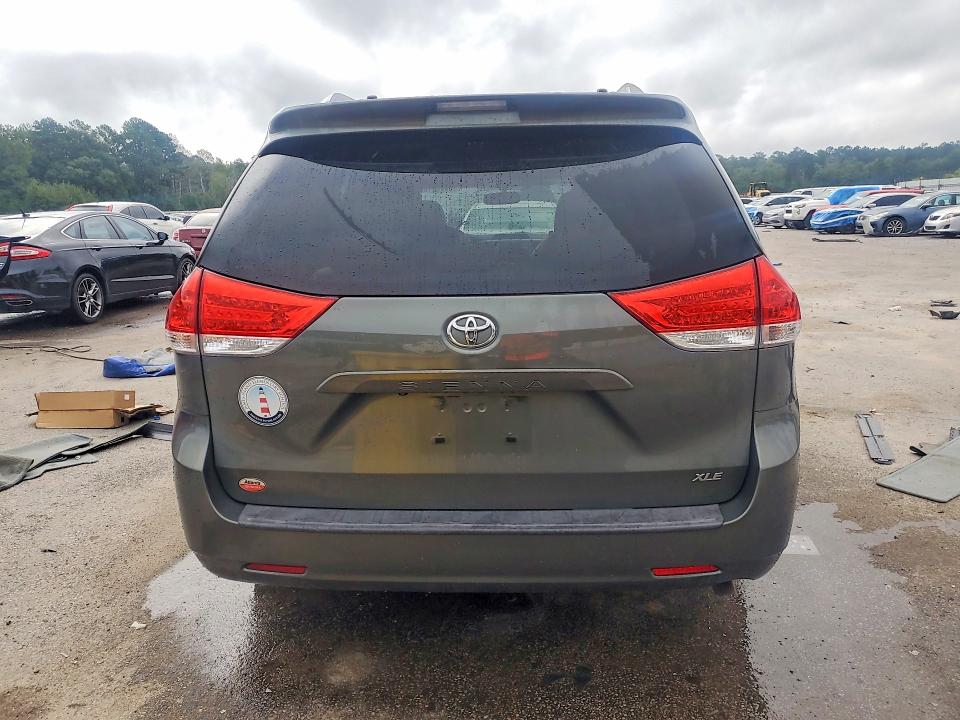 59246106 :رقم المزاد ، 5TDYK3DC8ES437526 vin ، 2014 Toyota Sienna مزاد بيع