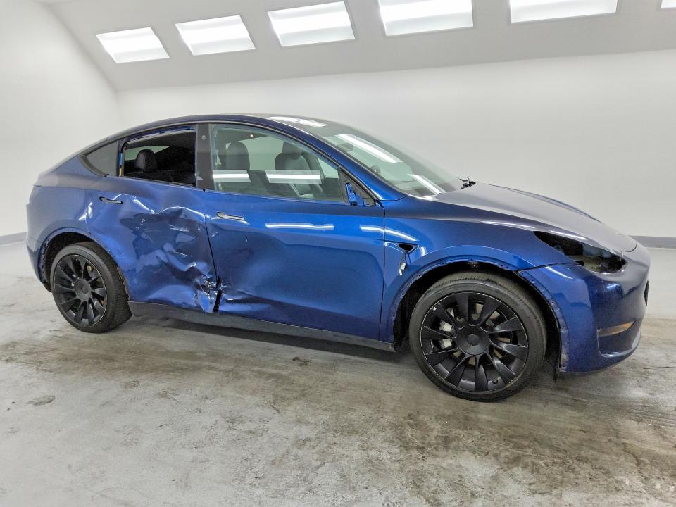 60645306 :رقم المزاد ، 7SAYGDEE3NF481237 vin ، 2022 Tesla Model Y مزاد بيع
