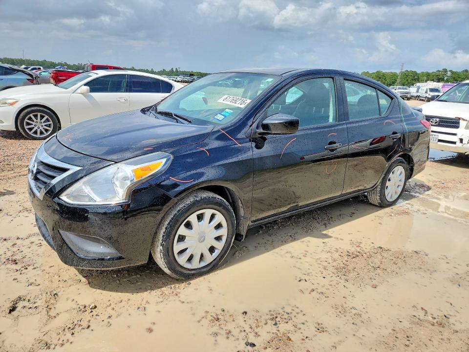 61769216 :رقم المزاد ، 3N1CN7AP5JL835392 vin ، 2018 Nissan Versa مزاد بيع